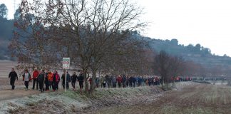Els participants traçant un dels camins de la Marxa del Terme 2019. Fotografia: Foto Isidre