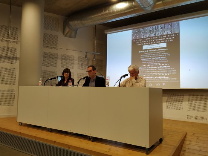 Victòria Soler (Institut Gerbert d'Aurillac), Joan Carles Batanés (alcalde de Sant Fruitós de Bages) i Xavier Valls (Institut Pius Font i Quer)