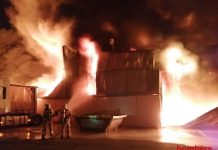 Incendi d'una nau industrial a Sant Fruitós de Bages, la matinada del 13 d'agost del 2020.