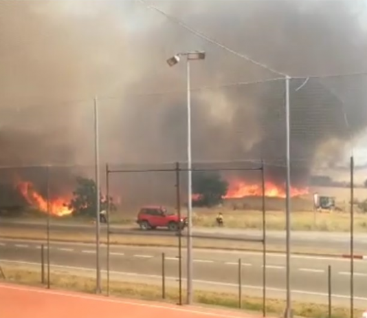 Imatges de l'incendi des del Nats, al Polígon de Sant Fruitós, davant la Rosaleda