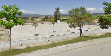 Plaça Primer d'Octubre situada al costat del C/Verge de Juncadella de Pineda de Bages