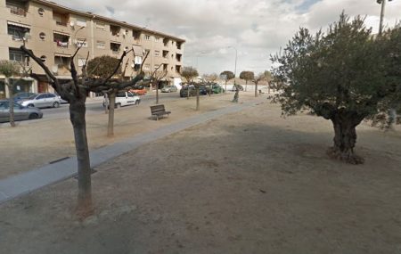 plaça del Ressorgiment situada entre Crta de Vic, C/Joan XXIII i C/Albéniz, al nucli del municipi