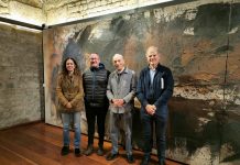 Imatge de la inauguració de l’exposició de l’artista Agustí Penadès al Temple Romà de Vic