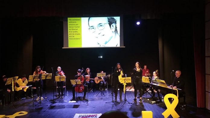 El concert de Música per la Llibertat al teatre Casal Cultural. - FOTO: Música per la Llibertat