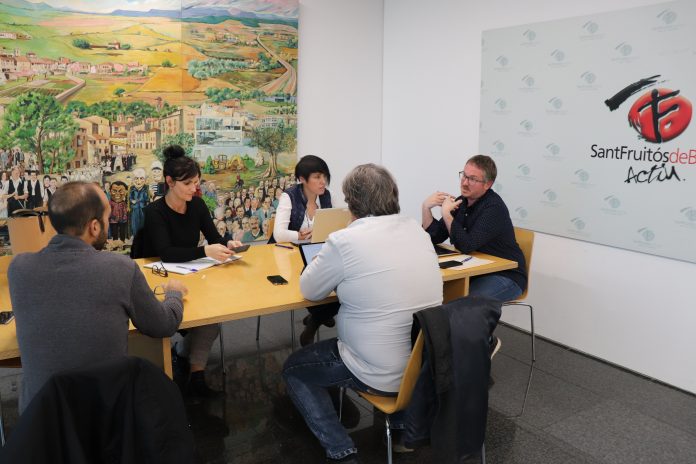 Reunió entre l'equip de govern i els grups de l'oposició sobre la gestió dels residus. - FOTO: Aj. Sant Fruitós