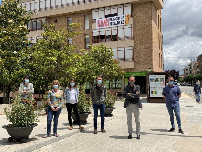 Els regidors de Gent fent Poble després de la roda de premsa.