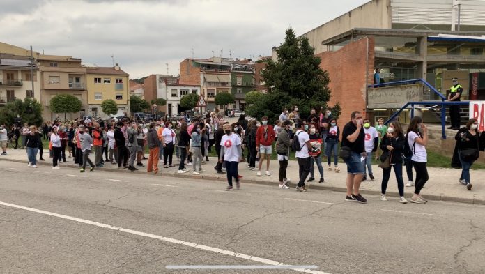 La concentració després que es celebrés el Ple.