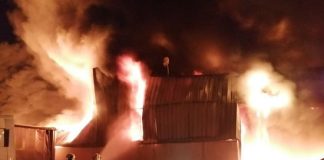 Incendi d'una nau industrial a Sant Fruitós de Bages, la matinada del 13 d'agost del 2020.